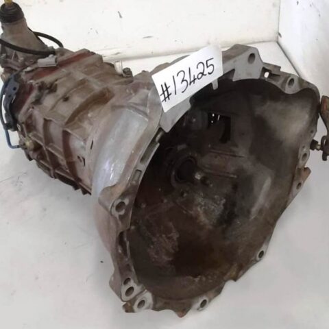 2019 TOYOTA HILUX 2.4TDI MANUAL GEARBOX; 2GD; 5 SPEED; 6 BOLTS; SLIGHT DAMAGED
