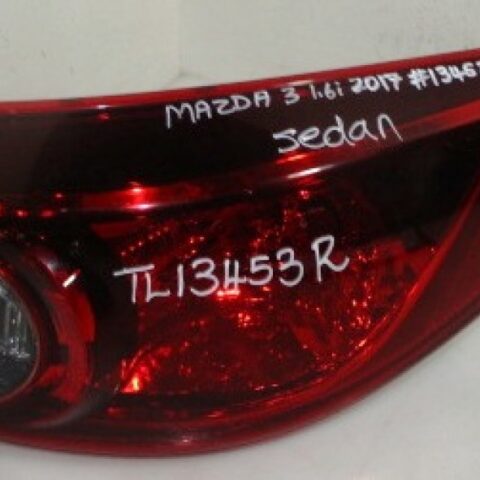 2017 MAZDA 3 1.6I SEDAN RR TAILLAMP (LENS CRACKED)