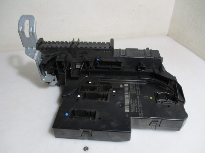 2010 MERCEDES BENZ W204 C180 REAR SAM BOX - Image 2