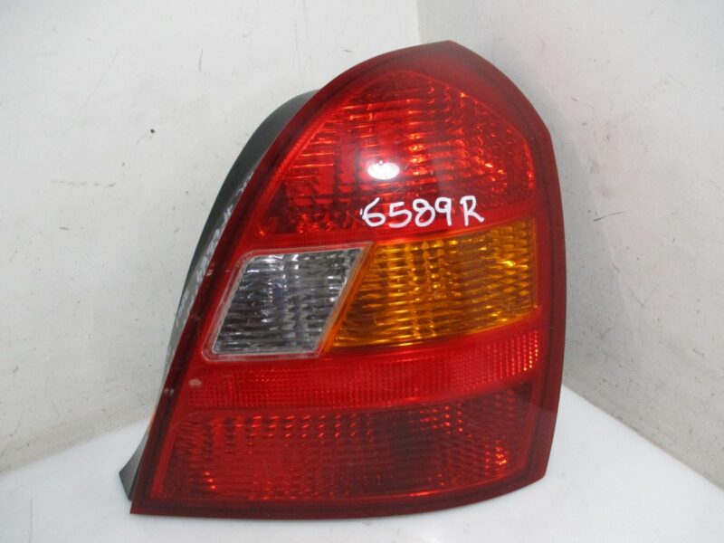 Hyundai Elantra 2001 Sedan Right Rear Taillamp