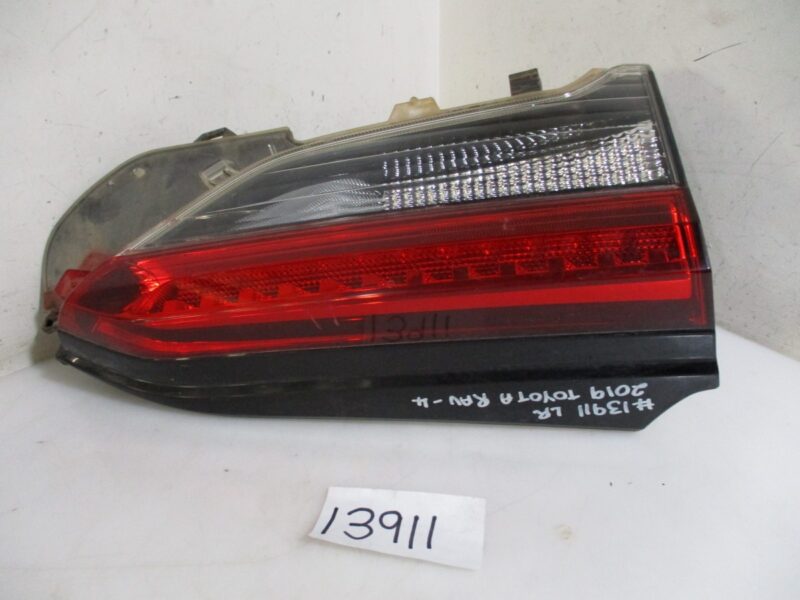 2019 TOYOTA RAV-4 2.0I GX CVT LR BOOTLAMP