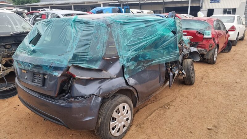 2015 FORD FIGO 1.4I H/B VARIOUS SPARES - Image 4