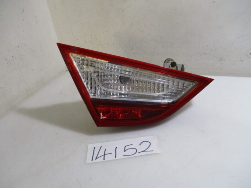 2011 HYUNDAI SONATA 2.4I A/T LR BOOTLAMP