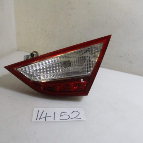 2011 HYUNDAI SONATA 2.4I A/T RR BOOTLAMP