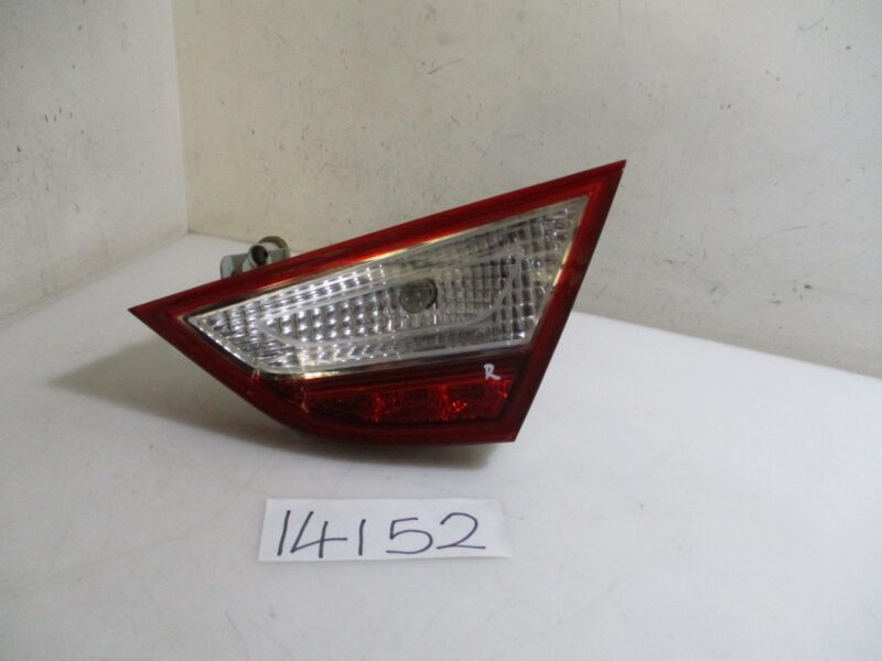 2011 HYUNDAI SONATA 2.4I A/T RR BOOTLAMP