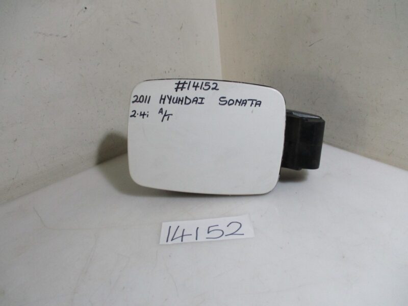 2011 HYUNDAI SONATA 2.4I A/T FUEL FLAP (SLIGHT DAMAGE)