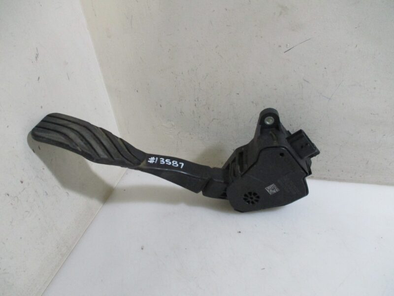 2021 RENAULT TRIBER 1.0I ACCELERATOR PEDAL