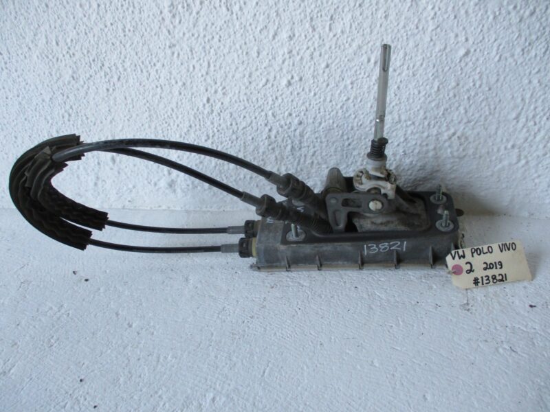 2018 VW POLO VIVO 2 1.4i GEAR LEVER + LINKS