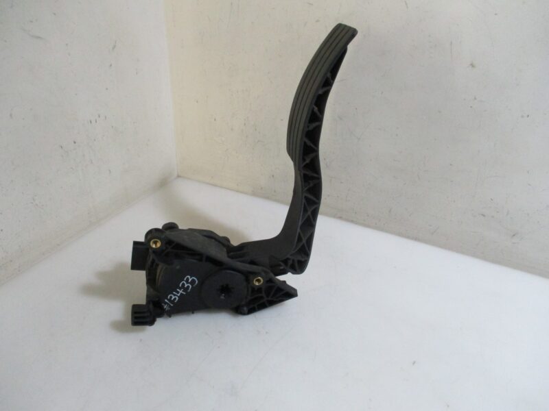 2015 RENAULT CAPTUR 900T ACCELERATOR PEDAL