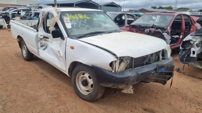 2018 NISSAN HARDBODY NP 300 2,0i LWB P/U S/C VARIOUS SPARES - Image 4
