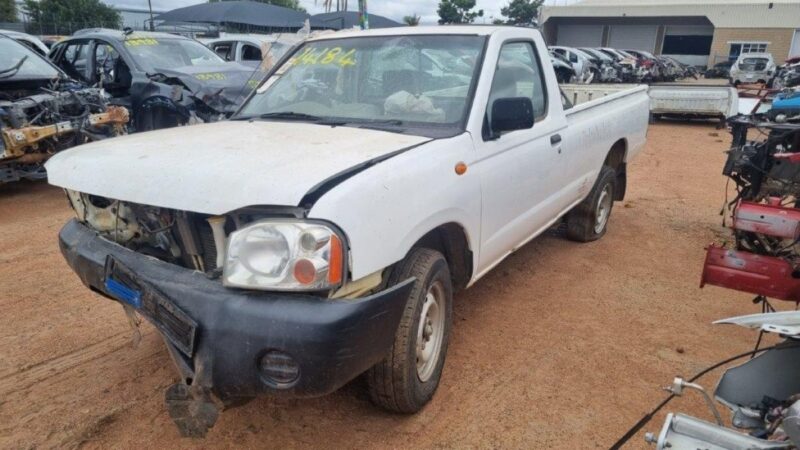2018 NISSAN HARDBODY NP 300 2,0i LWB P/U S/C VARIOUS SPARES