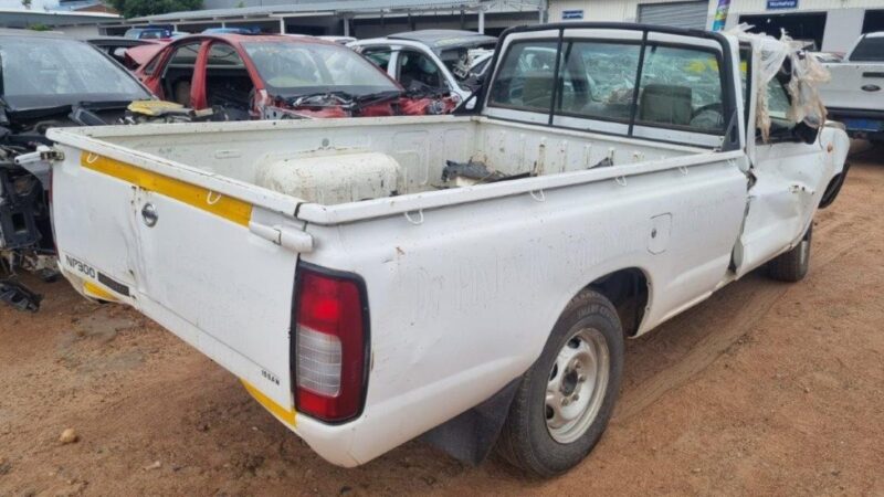 2018 NISSAN HARDBODY NP 300 2,0i LWB P/U S/C VARIOUS SPARES - Image 2