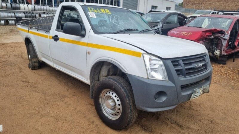 2013 ISUZU KB 250D FLEETSIDE A/C S/C VARIOUS SPARES - Image 4