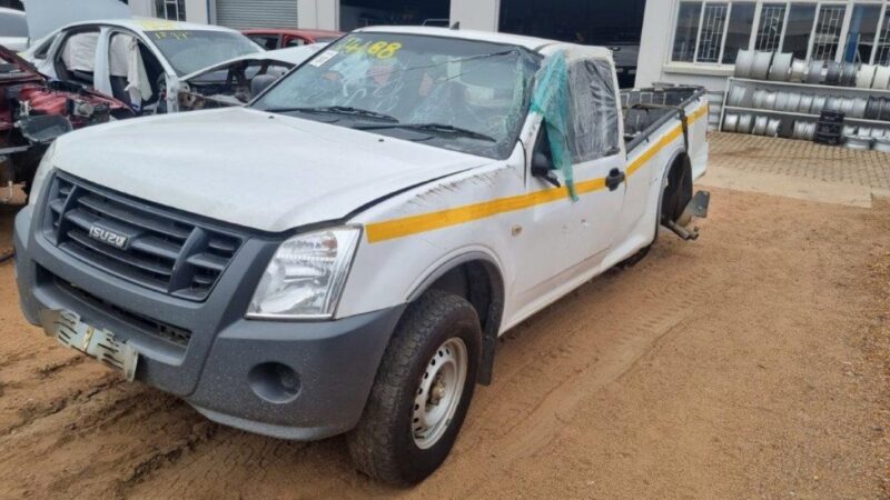2013 ISUZU KB 250D FLEETSIDE A/C S/C VARIOUS SPARES