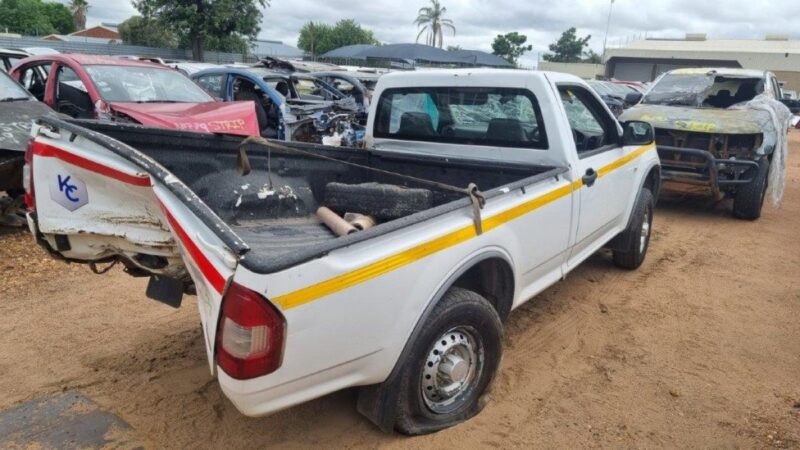 2013 ISUZU KB 250D FLEETSIDE A/C S/C VARIOUS SPARES - Image 2