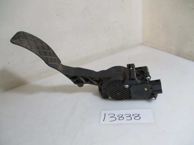 2017 VW POLO VIVO 1.4I H/B ACCELERATOR PEDAL