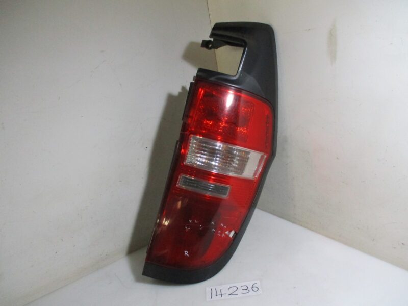 2011 HYUNDAI H1 2.5CRDI RR TAILLAMP (LENS CRACK) - Image 2