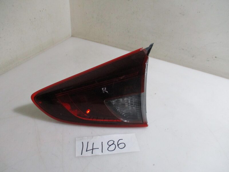 2020 MAZDA 2 1.5I H/B RR BOOTLAMP (CRACKED)