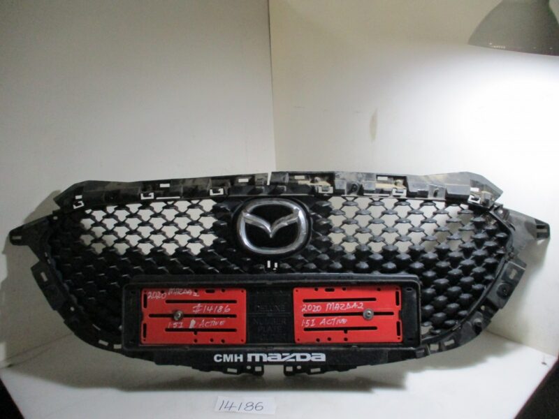 2020 MAZDA 2 1.5I H/B GRILLE WITH BADGE