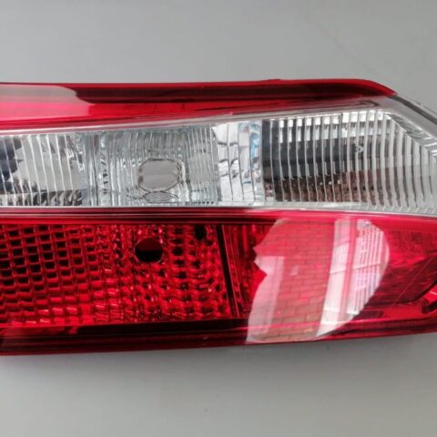 14-17 TOYOTA COROLLA PRESTIGE LR BOOTLAMP (CRACKED)