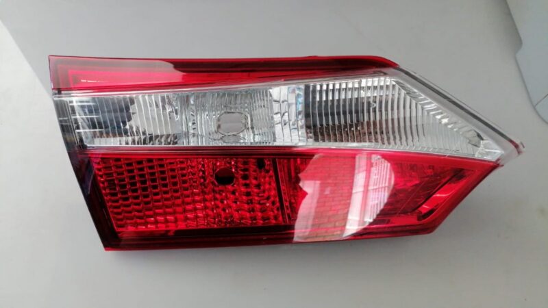 14-17 TOYOTA COROLLA PRESTIGE LR BOOTLAMP (CRACKED)