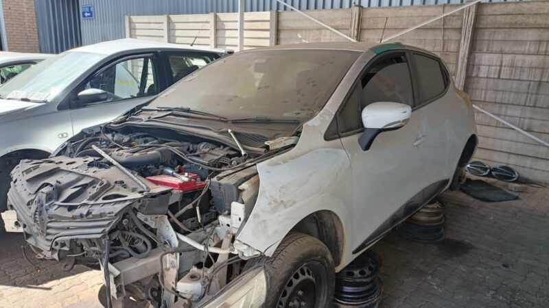 2017 RENAULT CLIO IV 900T VARIOUS SPARES - Image 2