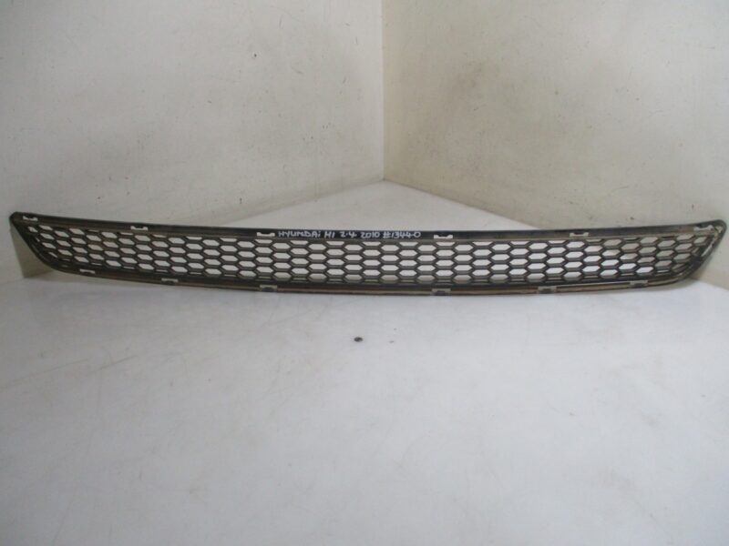 2010 HYUNDAI H1 2.4I BUMPER CENTRE GRILLE