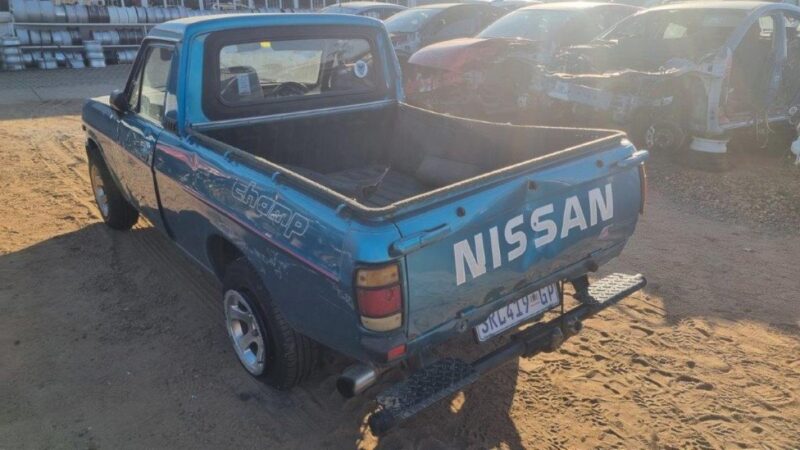1999 NISSAN 1400 - Image 2
