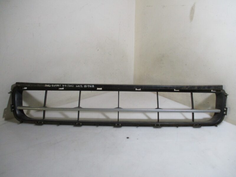 2012 FORD EVEREST 3.0TDI BUMPER CENTRE GRILLE