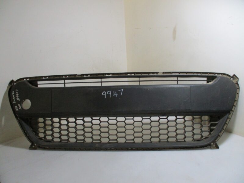 2011 KIA PICANTO 1.0I BUMPER CENTRE GRILLE