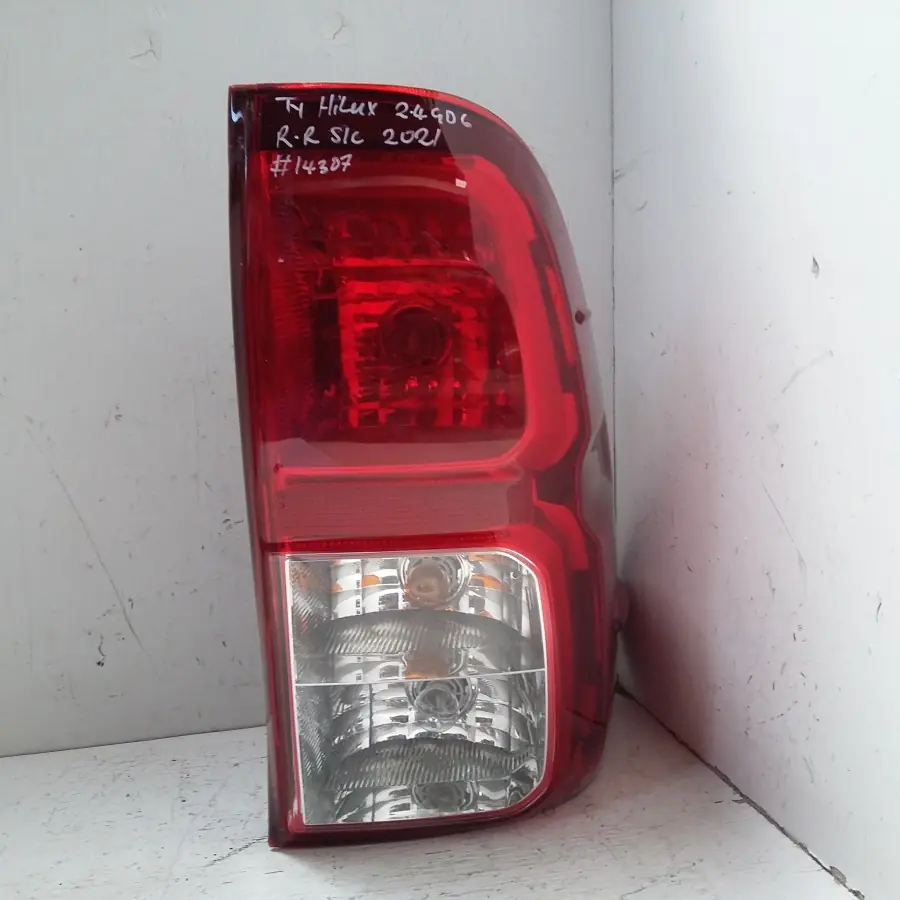 2021 TOYOTA HILUX 2GD S/C TAILLAMP RH