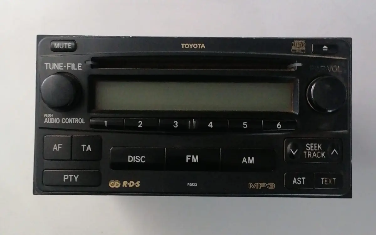 2011 TOYOTA YARIS 1.3I H/B RADIO