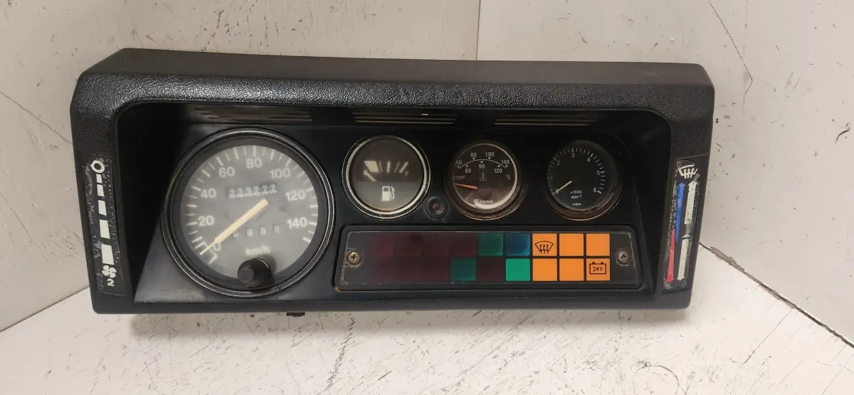 LANDROVER DEFENDER 300TDi  INSTRUMENT CLUSTER