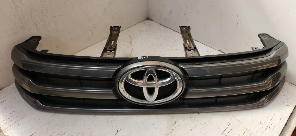 2017 TOYOTA HILUX 2.4 GD-6 SRX 4X4 S/C GRILLE BLK