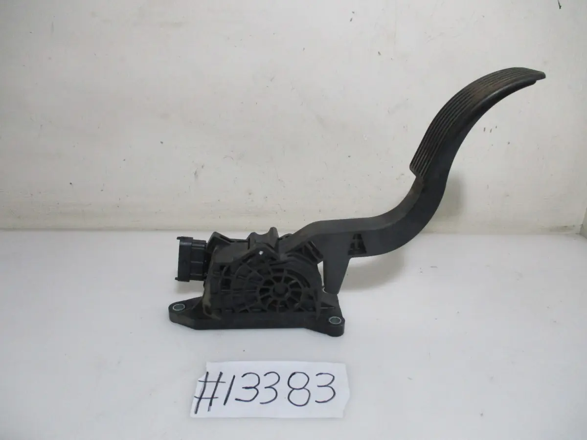 2019 MAHINDRA SCORPIO S11 SUV ACCELERATOR PEDAL