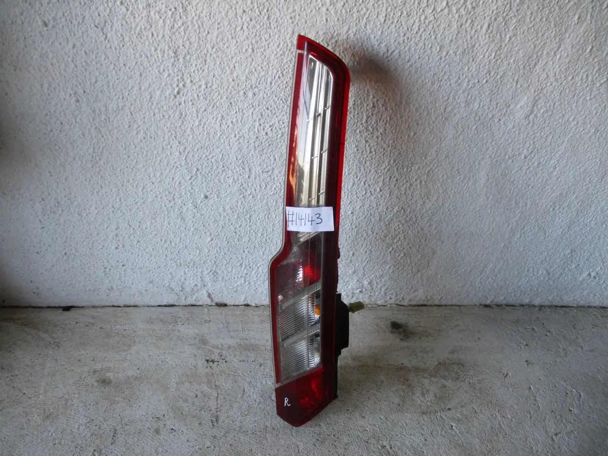 2013 FORD TOURNEO 2.2TDI CUSTOM RR TAIL LAMP (CRACKED)