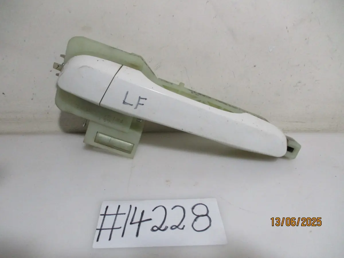 2017 HYUNDAI CRETA 1.6I EXECUTIVE LF DOOR HANDLE