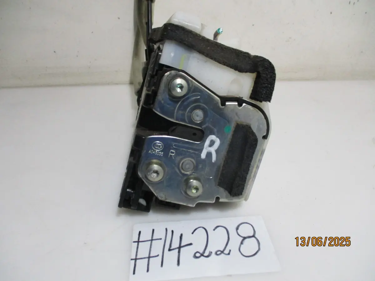 2017 HYUNDAI CRETA 1.6I EXECUTIVE RF DOOR LOCK