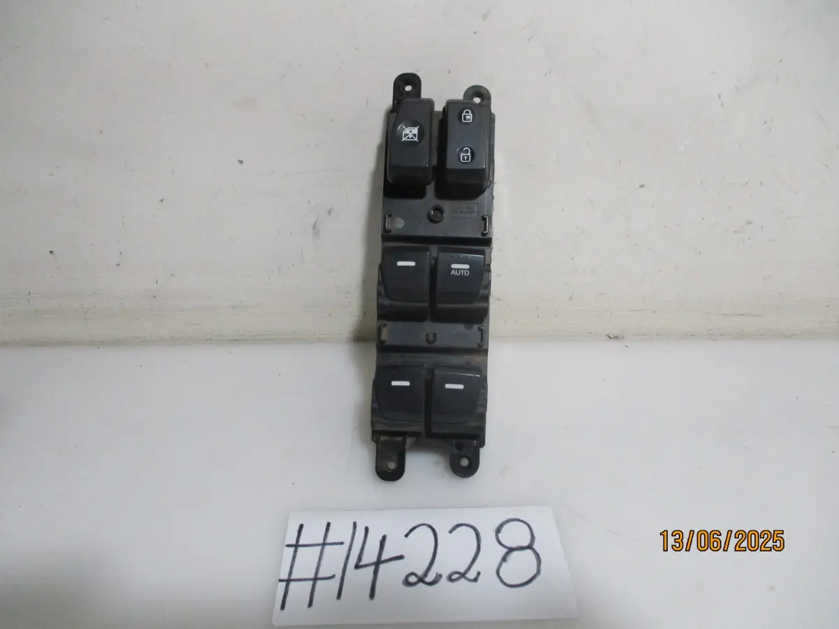 2017 HYUNDAI CRETA 1.6I EXECUTIVE RF WINDOW SWITCH