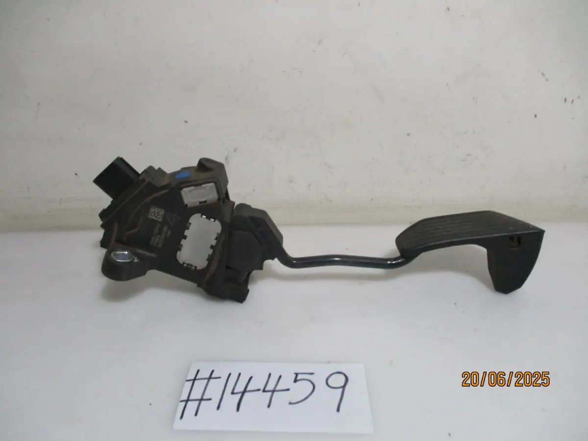2017 TOYOTA COROLLA 1.3I PRESTIGE ACCELERATOR PEDAL