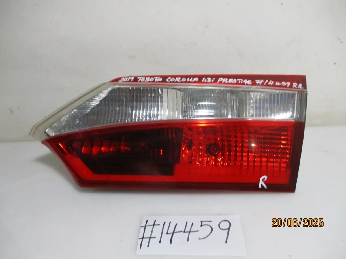 2017 TOYOTA COROLLA 1.3I PRESTIGE RR BOOTLAMP