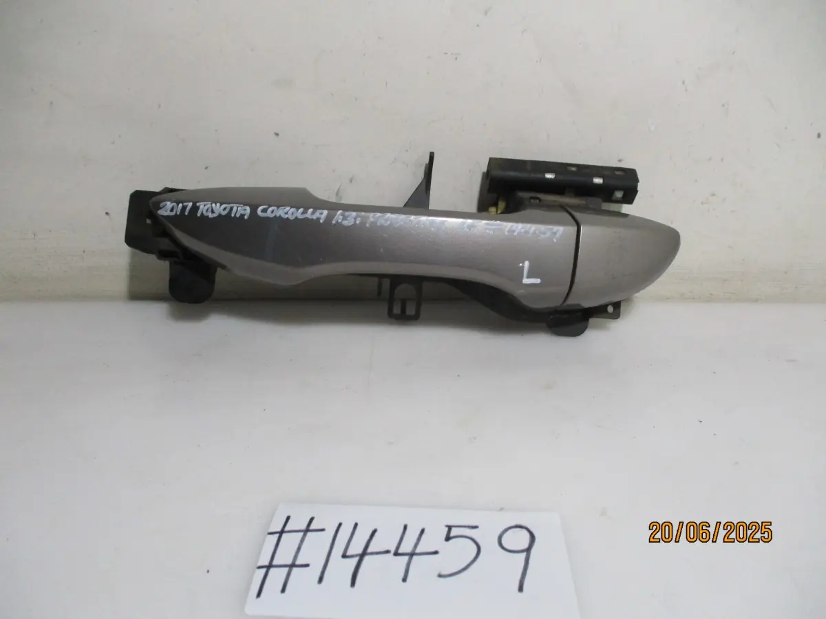 2017 TOYOTA COROLLA 1.3I PRESTIGE LF DOOR HANDLE