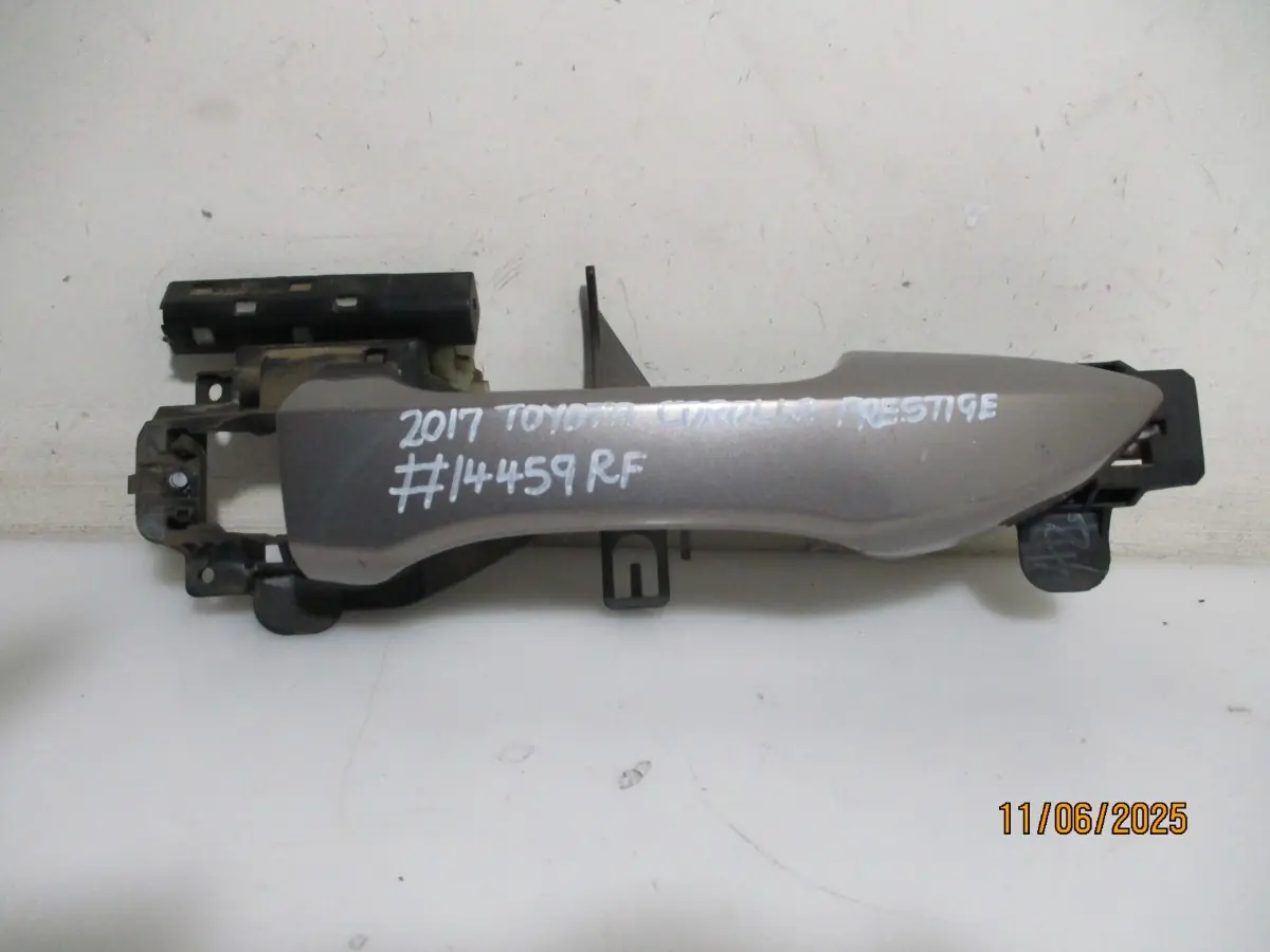 2017 TOYOTA COROLLA 1.3I PRESTIGE RF DOOR HANDLE
