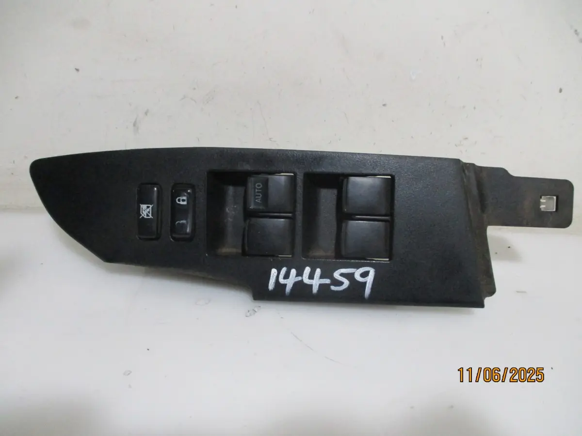 2017 TOYOTA COROLLA 1.3I PRESTIGE RF WINDOW SWITCH