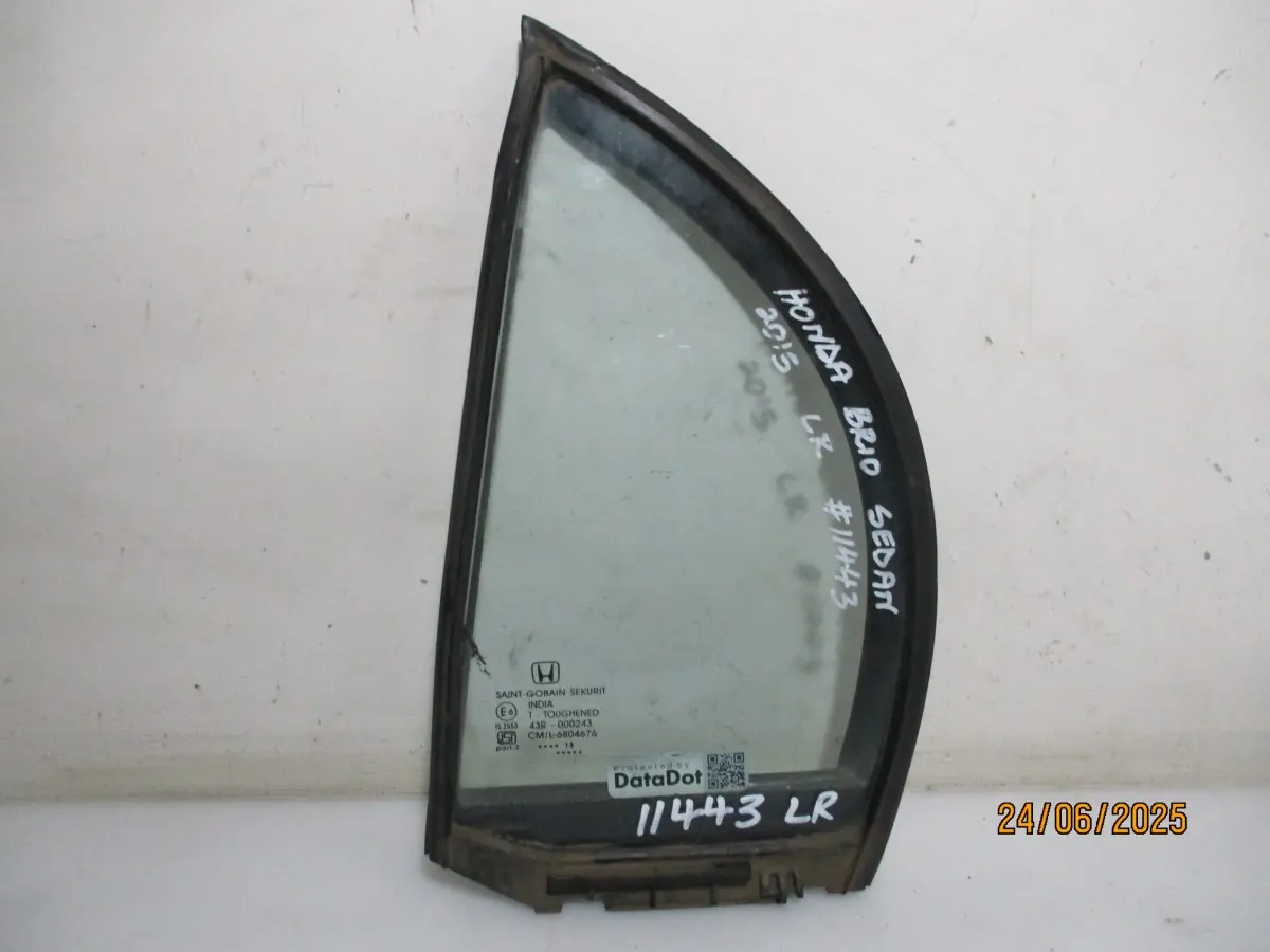 2015 HONDA BRIO AMAZE 1.2I SEDAN LR 1/4 GLASS