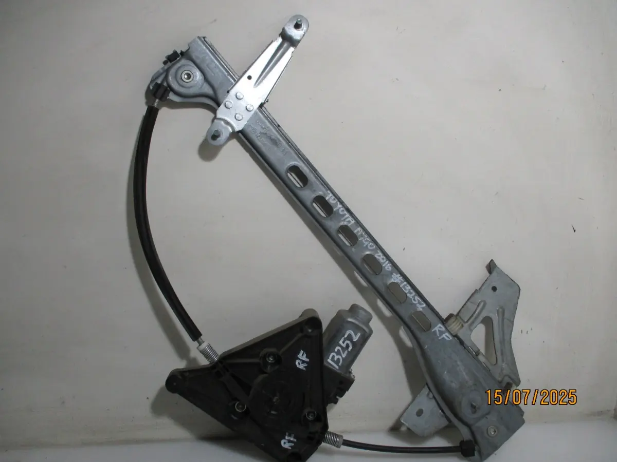 2016 TOYOTA AYGO 1.0I 5-DR RF WINDER MECH + MOTOR