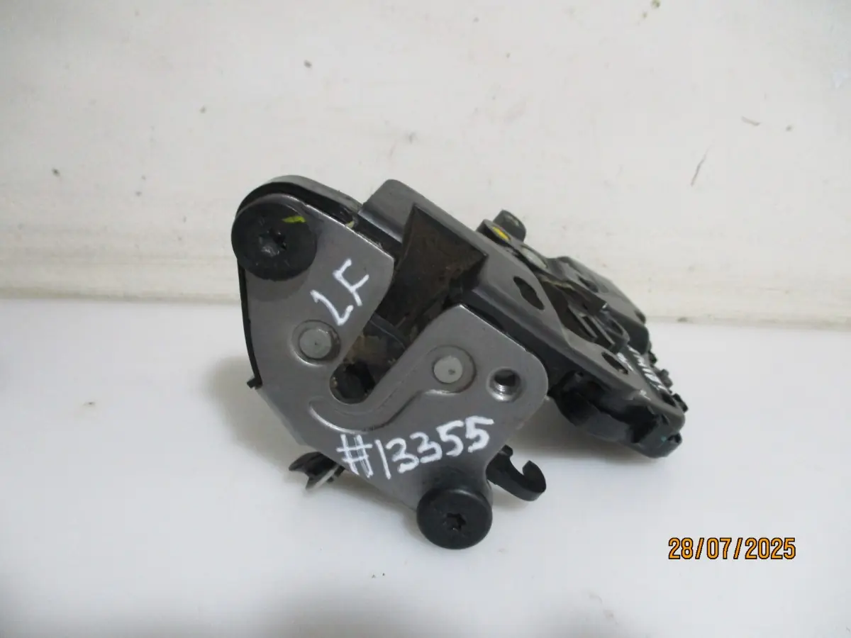 2020 RENAULT TRIBER 1.0I LF DOOR LOCK