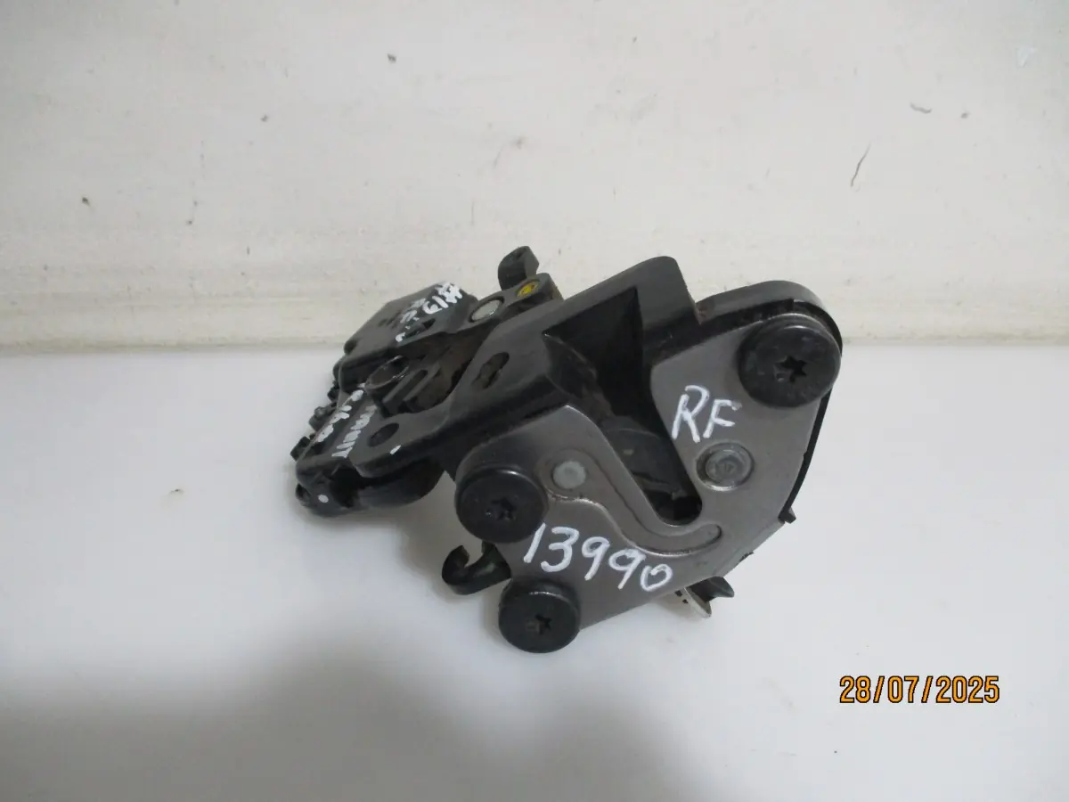 2022 RENAULT TRIBER 1.0I RF DOOR LOCK