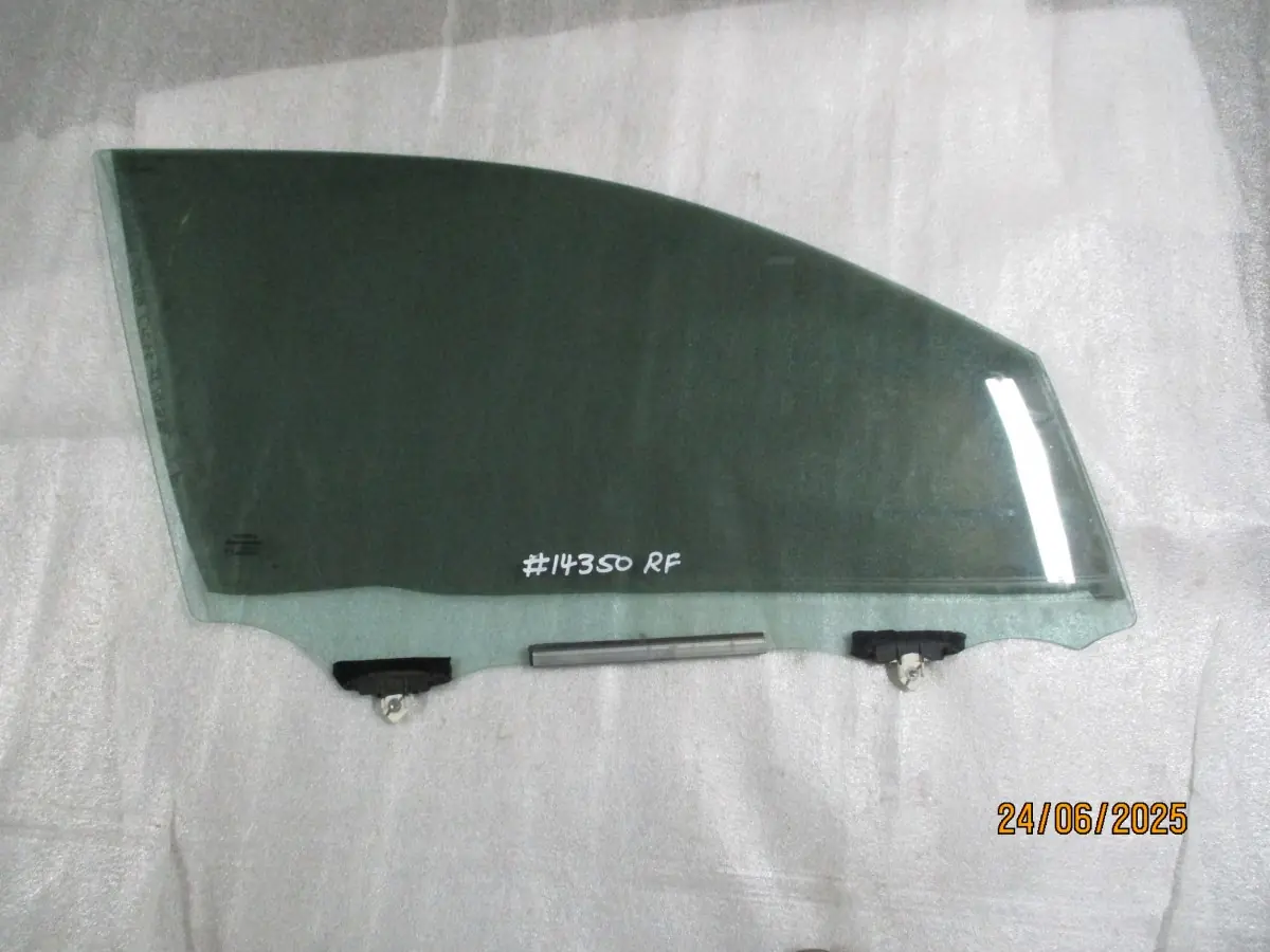 2022 TOYOTA COROLLA CROSS 1.8XL RF DOOR GLASS