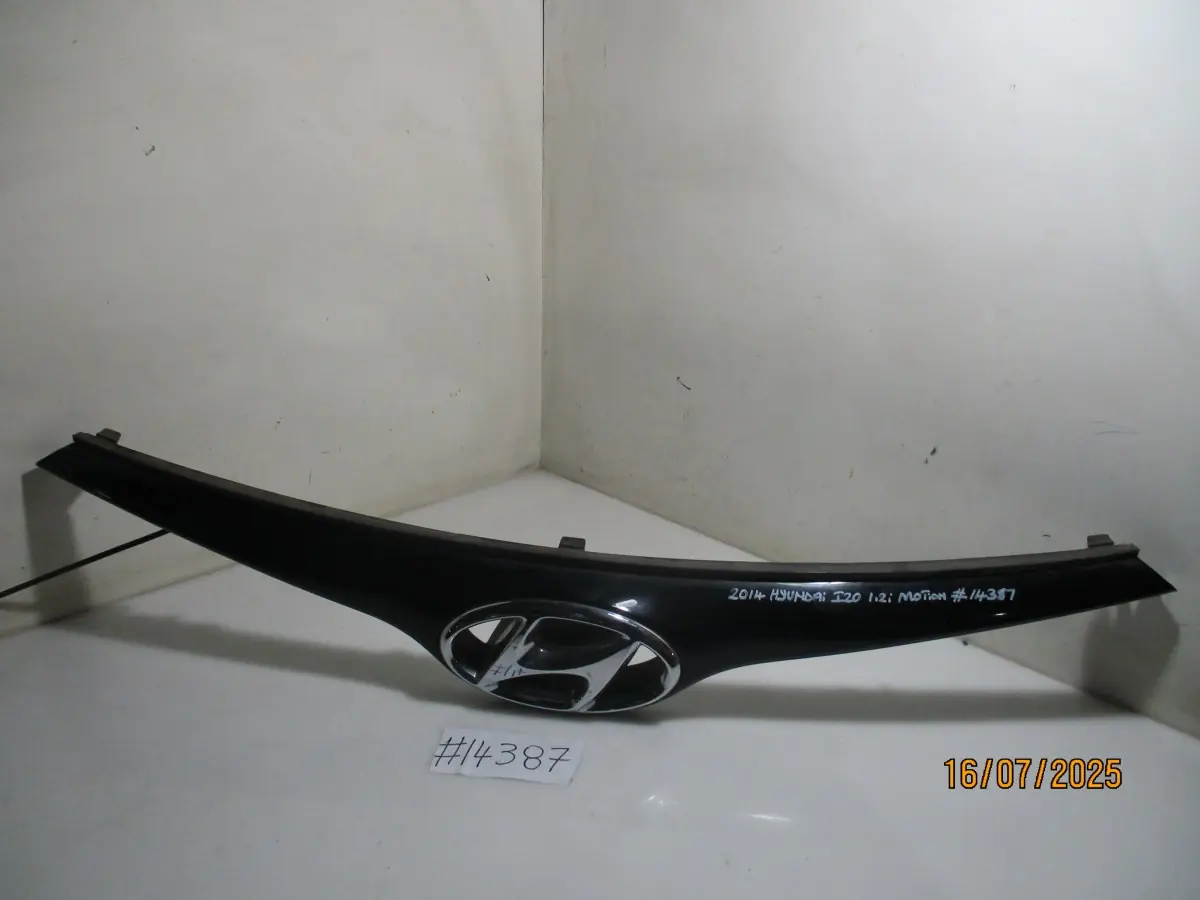 2014 HYUNDAI I20 1.2I H/B GRILLE WITH BADGE